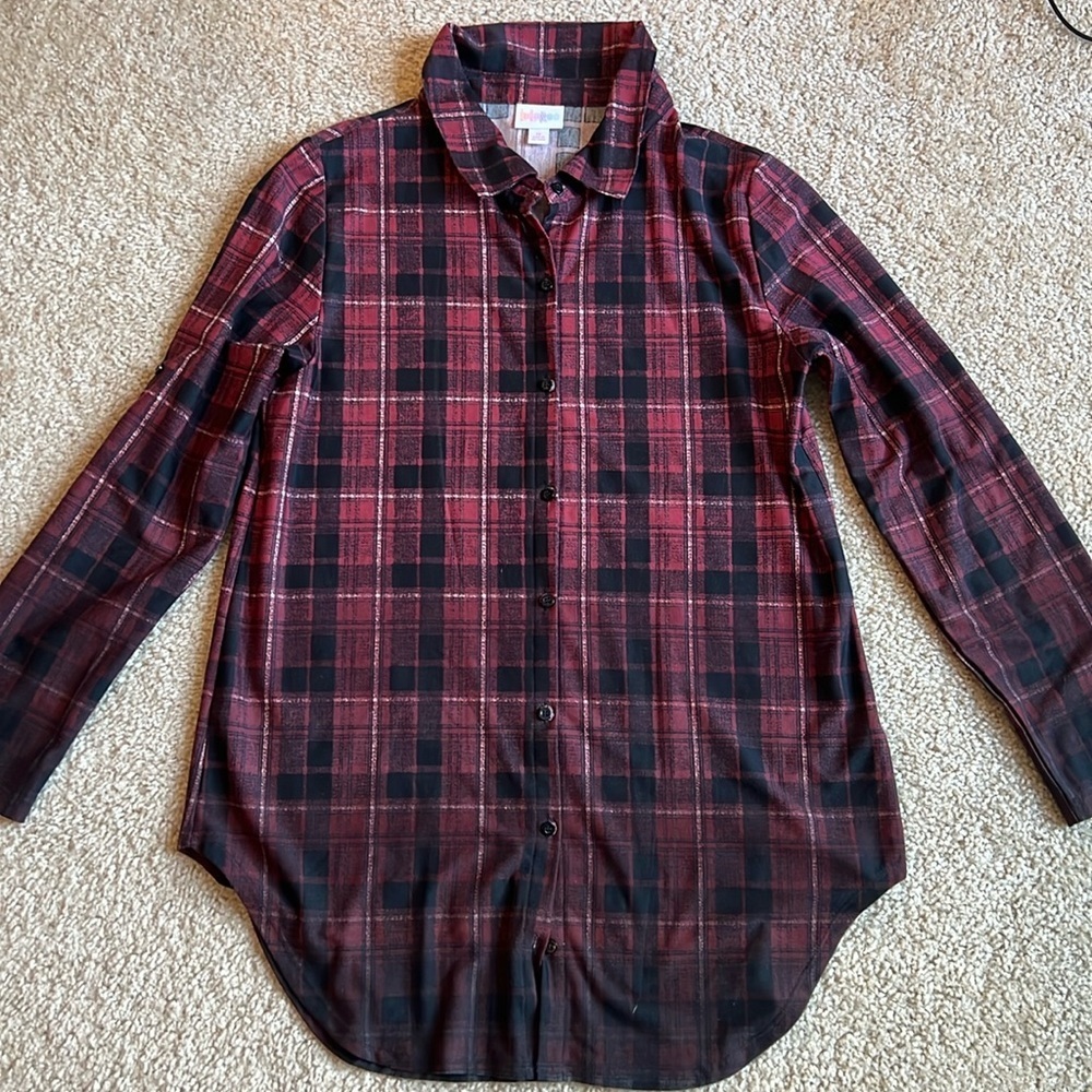 LuLaRoe Valentina Button down red black ombre plaid collar long sleeve shirt M